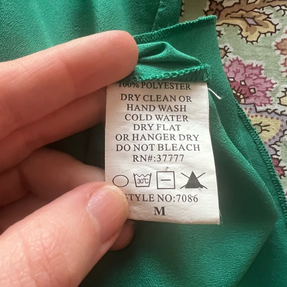 Flowy button down blouse with bottom tie! - Picture 5 of 6